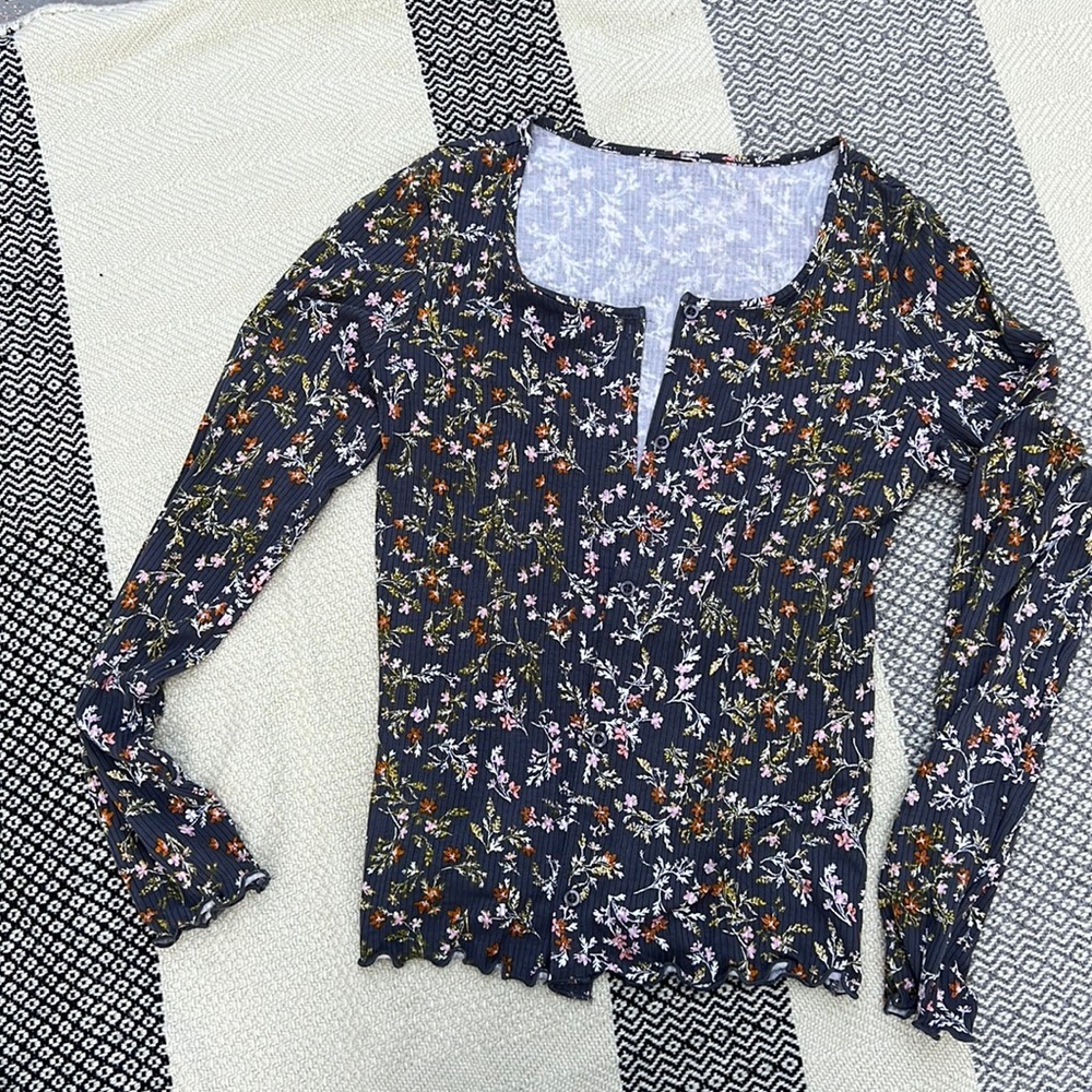 Sweet springtime button up